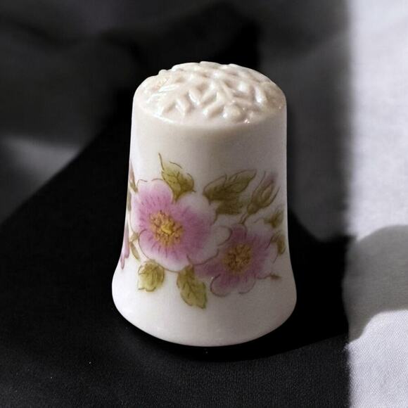 Vintage Jaeger Ceramic Thimble White Floral Print Bavaria Germany 1” - Picture 1 of 9